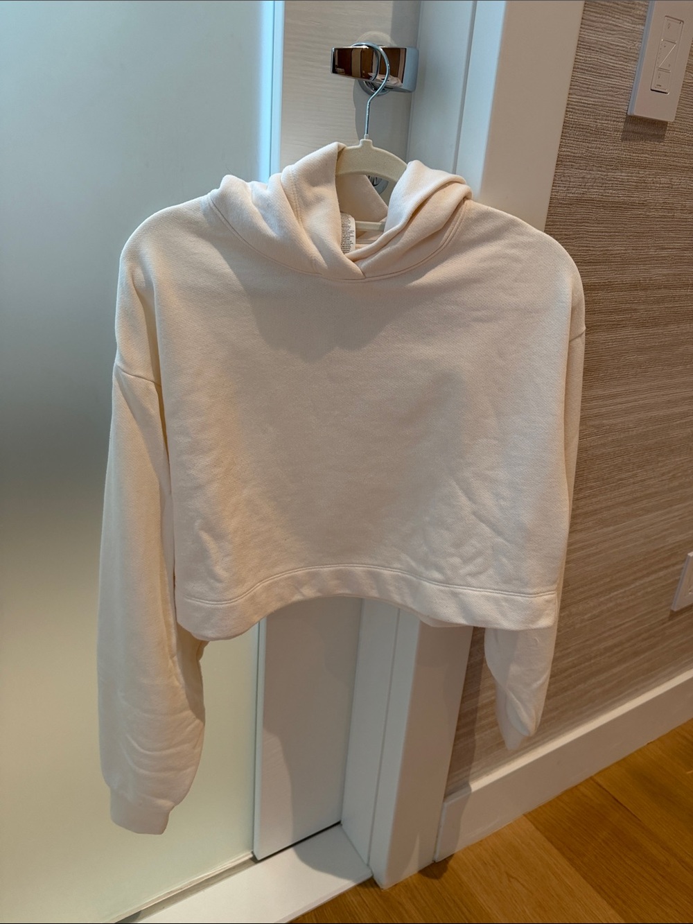ALO Yoga Cropped Cream Hoodie Sweatshirt